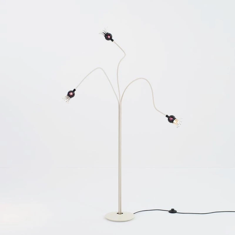 Serien Lighting Serien-Lighting 3-flg. Stehleuchte Poppy Arme beige 3 Serien Lighting Serien-Lighting 3-flg. Stehleuchte Poppy Arme beige