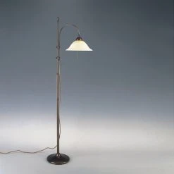 LMS Stehleuchte Altmessing mit cremefarbigem Glas, Zugschalter