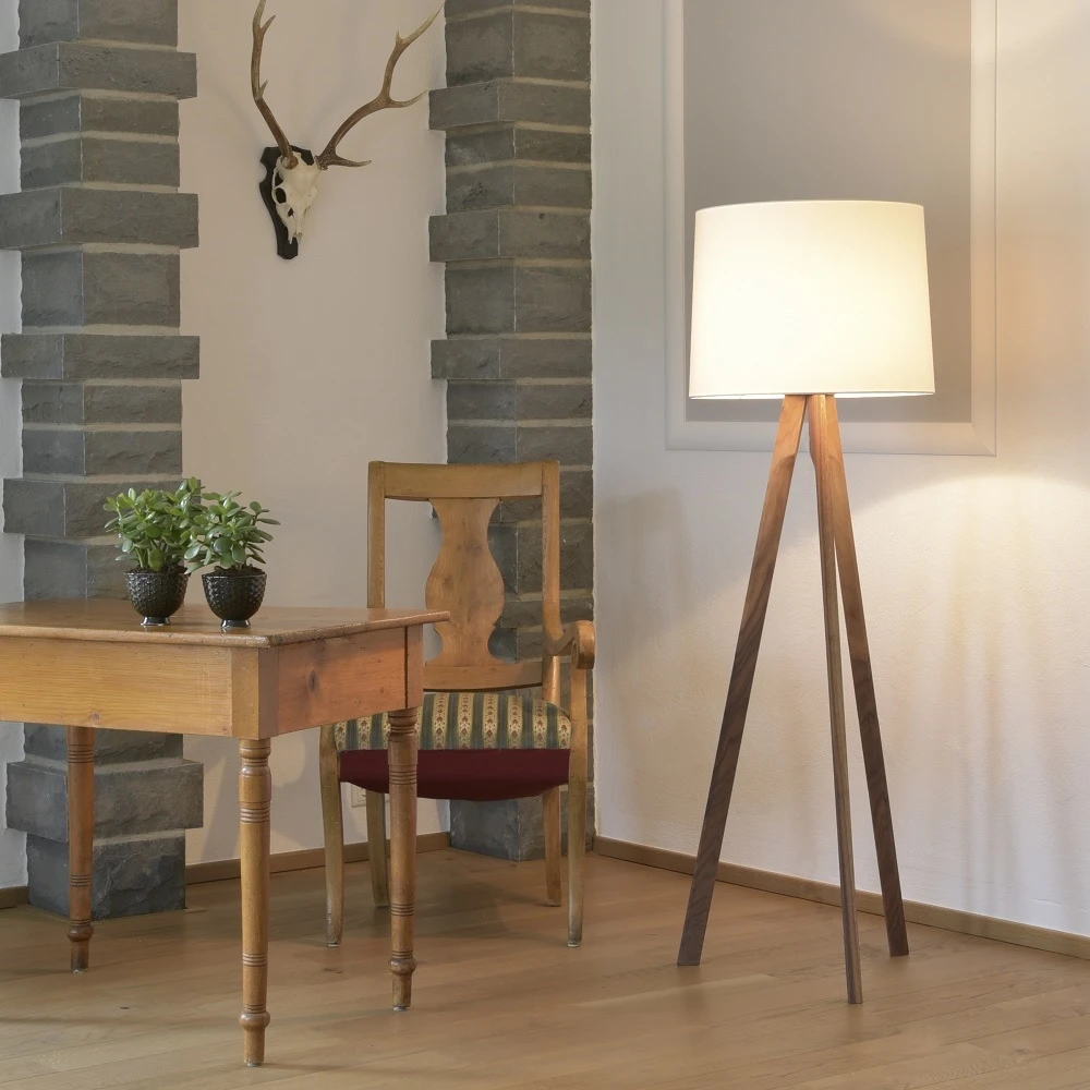 HerzBlut Stehleuchte, Dreibeinig, Cotton Schirm, Massivholz, Nussbaum o. Eiche 3 HerzBlut Stehleuchte, Dreibeinig, Cotton Schirm, Massivholz, Nussbaum o. Eiche