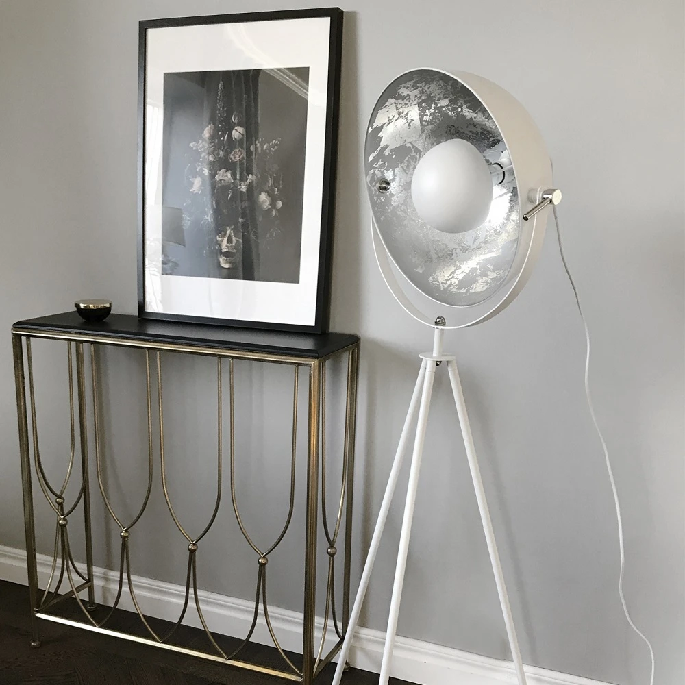 By Rydens Stehleuchte, Dreibein, modern, Schwarz/Gold o. Weiß/Silber 4 By Rydens Stehleuchte, Dreibein, modern, Schwarz/Gold o. Weiß/Silber – Bild 2