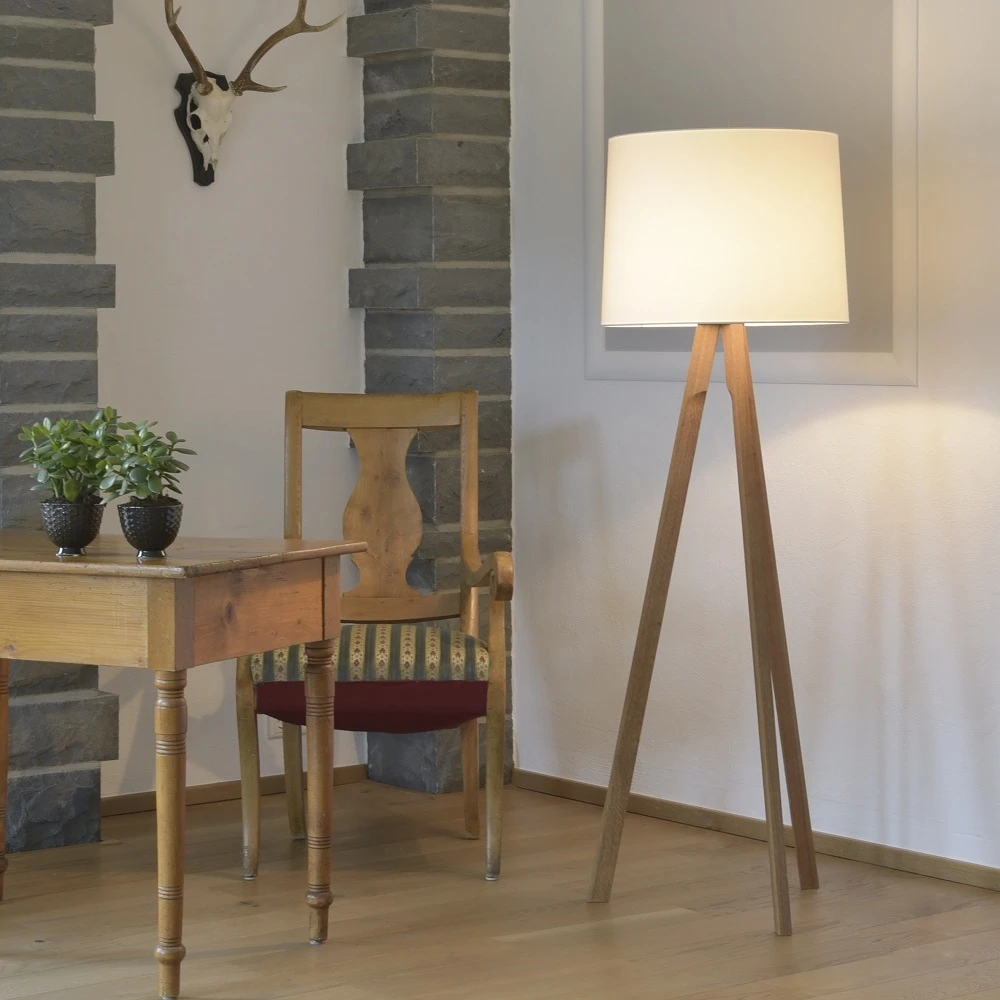 HerzBlut Stehleuchte, Dreibeinig, Cotton Schirm, Massivholz, Nussbaum o. Eiche 5 HerzBlut Stehleuchte, Dreibeinig, Cotton Schirm, Massivholz, Nussbaum o. Eiche – Bild 3